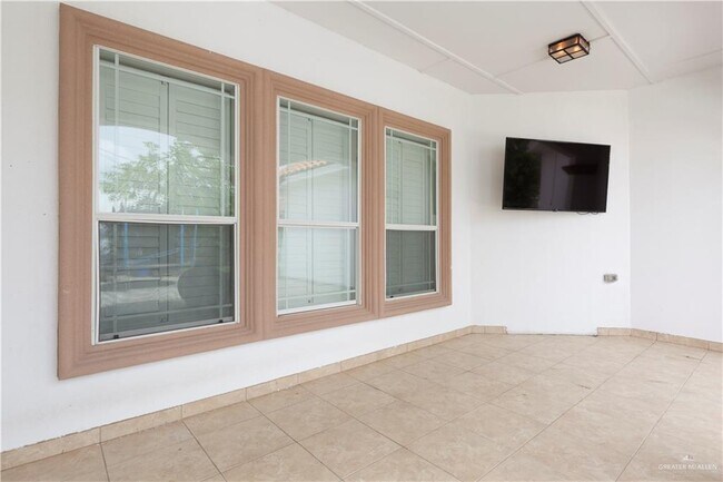 Foto del edificio - 3307 Pelican Lake Ave