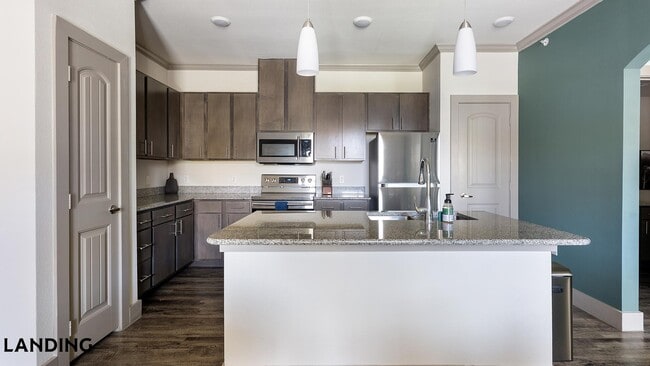 Building Photo - 12500 Shadowglen Trce