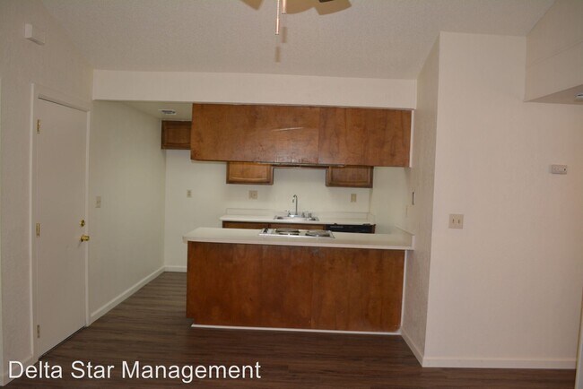 Foto del edificio - 6929-6929 Trovita Way