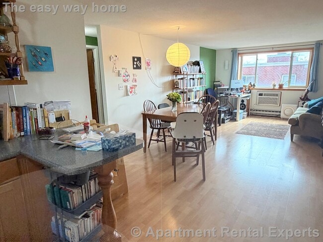 Building Photo - 94 Beacon St