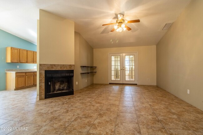 Foto del edificio - 5961 N Edenbrook Ln
