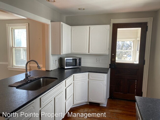 Building Photo - 3 br, 1.5 bath House - 112 E. Main St.