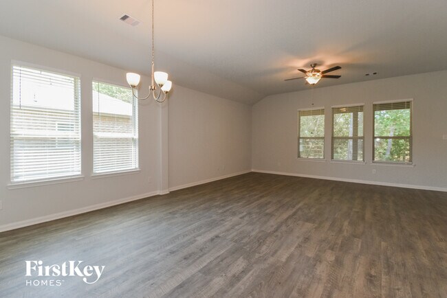 Building Photo - 127 Lk Wy Cir