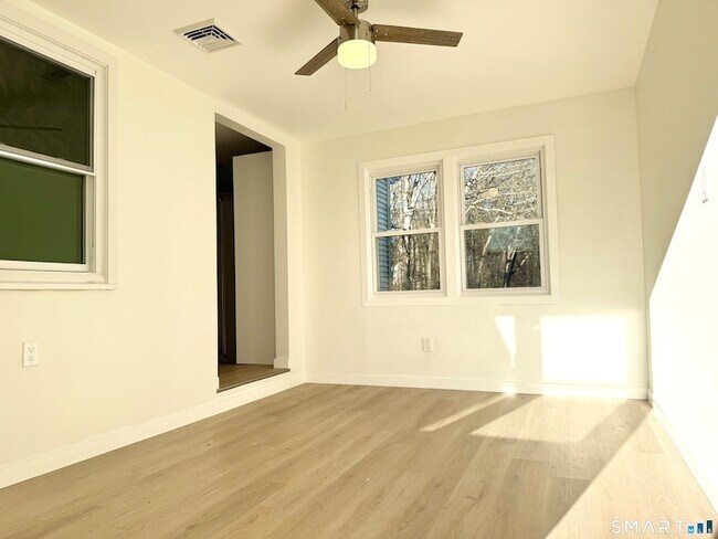 Foto del edificio - 275 Dayton Rd