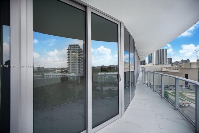 Foto del edificio - 488 NE 18th St