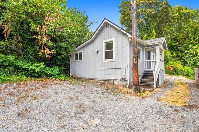 Building Photo - 3014 SW Harbor Ln