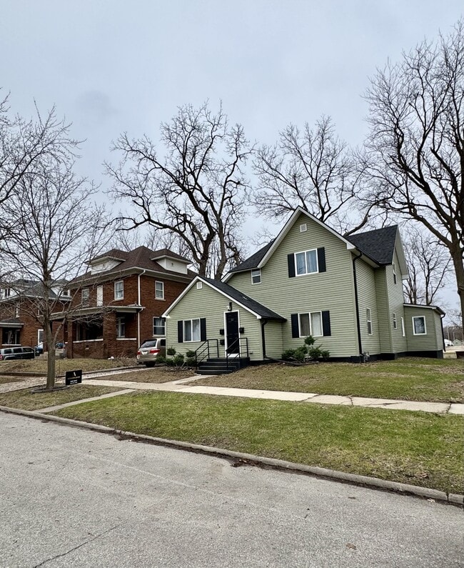 Building Photo - 1517 4th Ave S