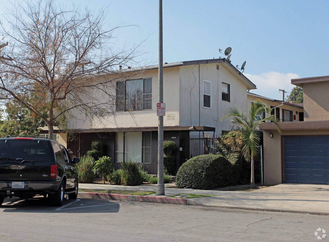 Primary Photo - 2157 Pine Ave