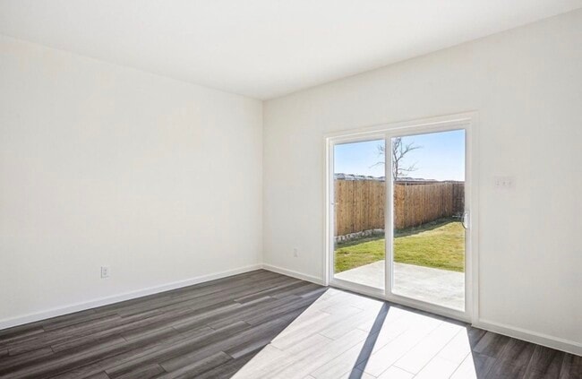 Foto del edificio - 6147 Emperor Pnes Trl