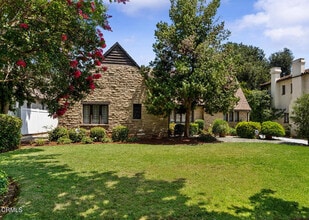 Building Photo - 1804 Windsor Rd
