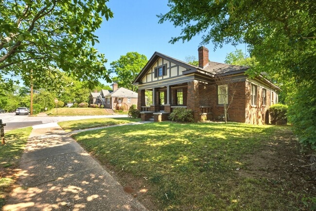 Foto del edificio - 506 Mellview Ave SW