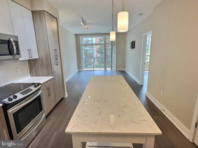 Foto del edificio - 145 Riverhaven Dr
