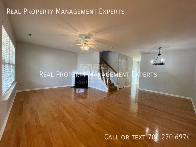 Foto del edificio - 11026 Derryrush Ave