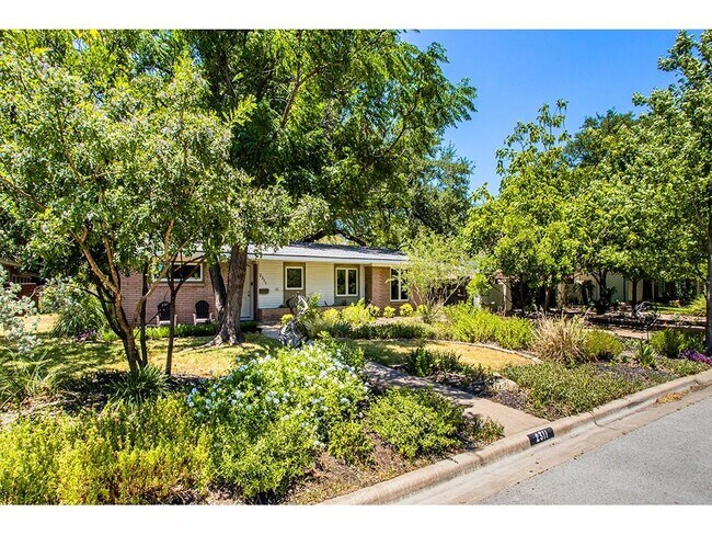 Foto del edificio - 2311 Westforest Dr