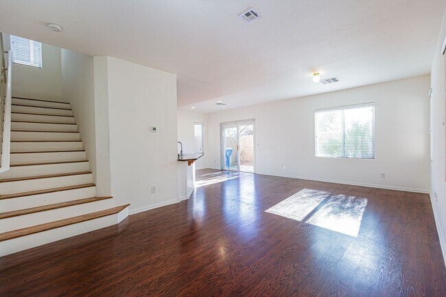 Foto del edificio - Beautiful 2 story Home