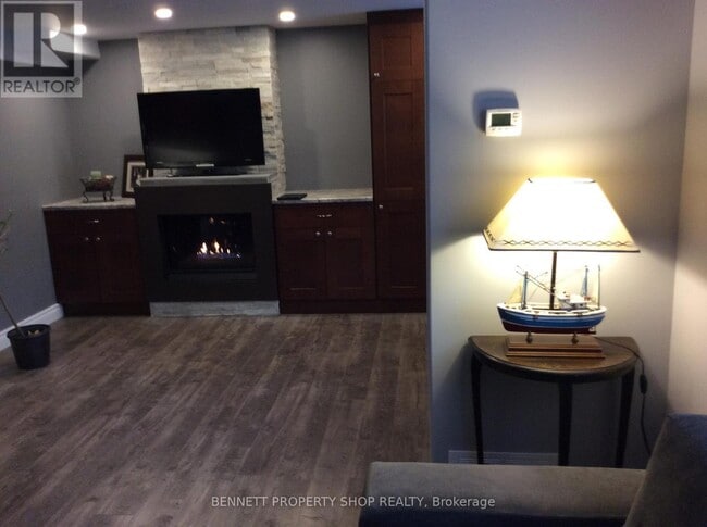 Building Photo - 579 Peneshula Rd