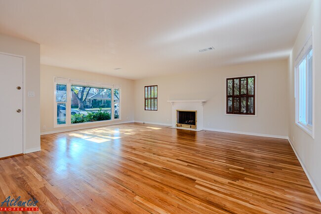 Foto del edificio - 1022 Westwood Dr