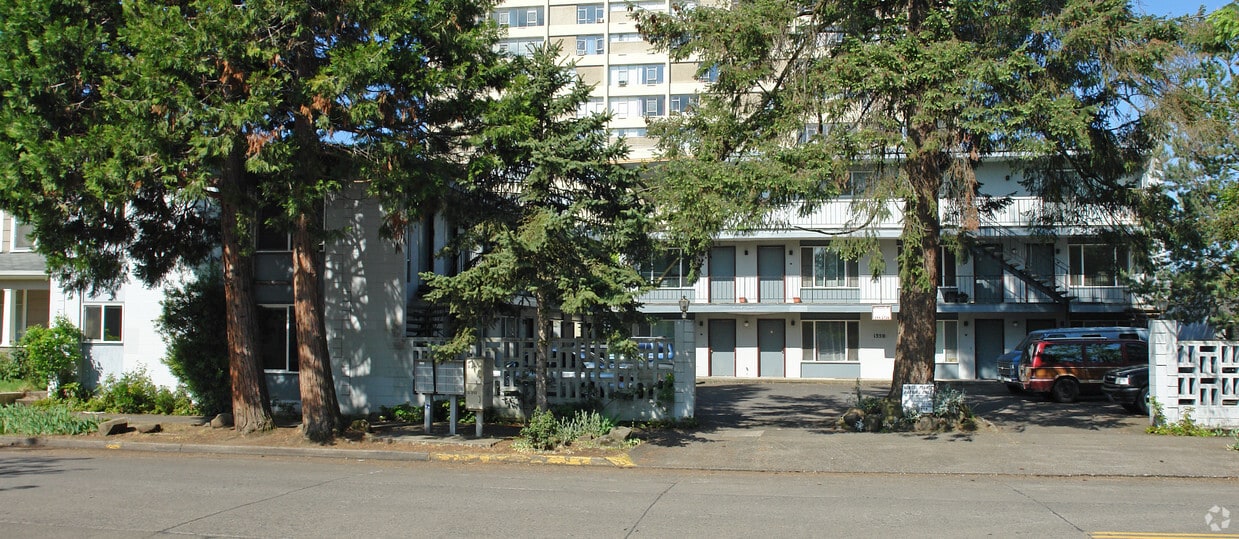 Building Photo - 1350 Charnelton St