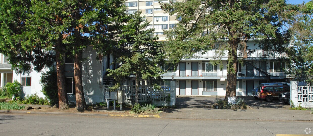 Foto del edificio - 1350 Charnelton St