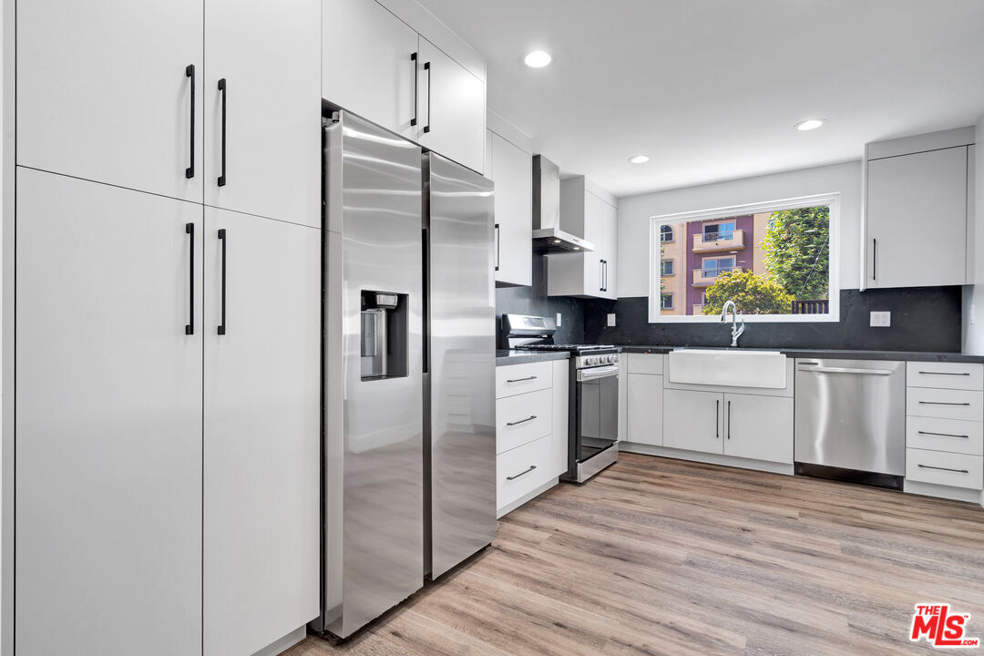 Foto principal - 11611 Burbank Blvd