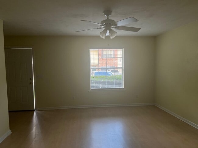 Foto del edificio - 3051 Camelliawood Cir E