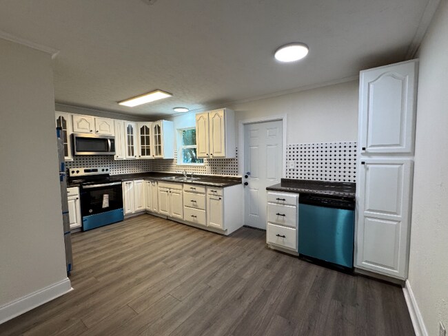 Building Photo - 213 Amellia Pl