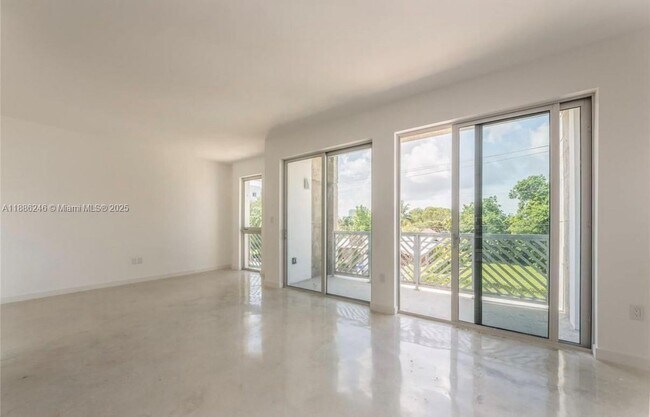 Foto del edificio - 761 NW 1st St