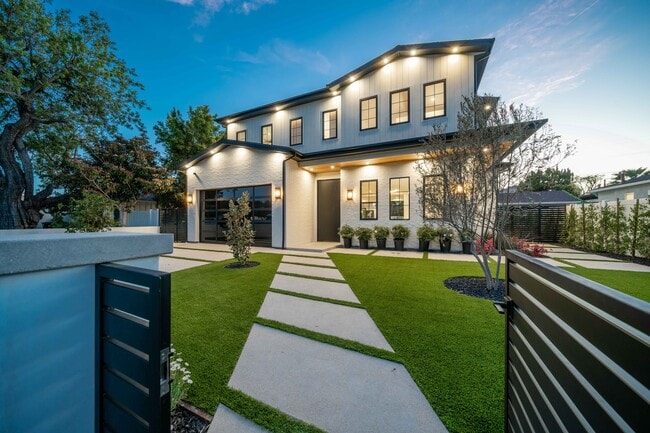 Building Photo - 4919 Mammoth Ave