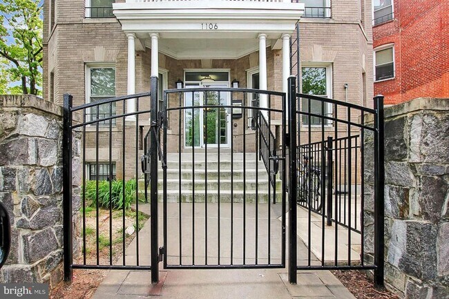 Foto del edificio - 1106 Columbia Rd NW