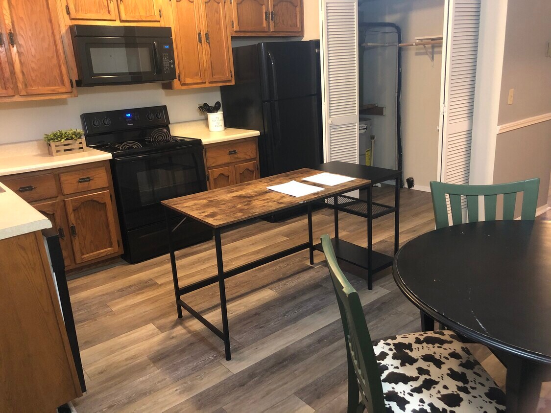 Foto principal - 335 W 12th St