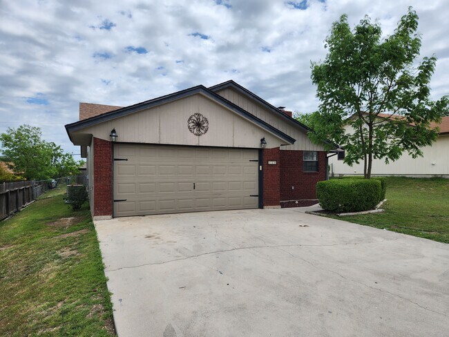 Building Photo - 310 Chestnut Dr