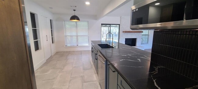 Foto del edificio - 1723 Lakeway Blvd