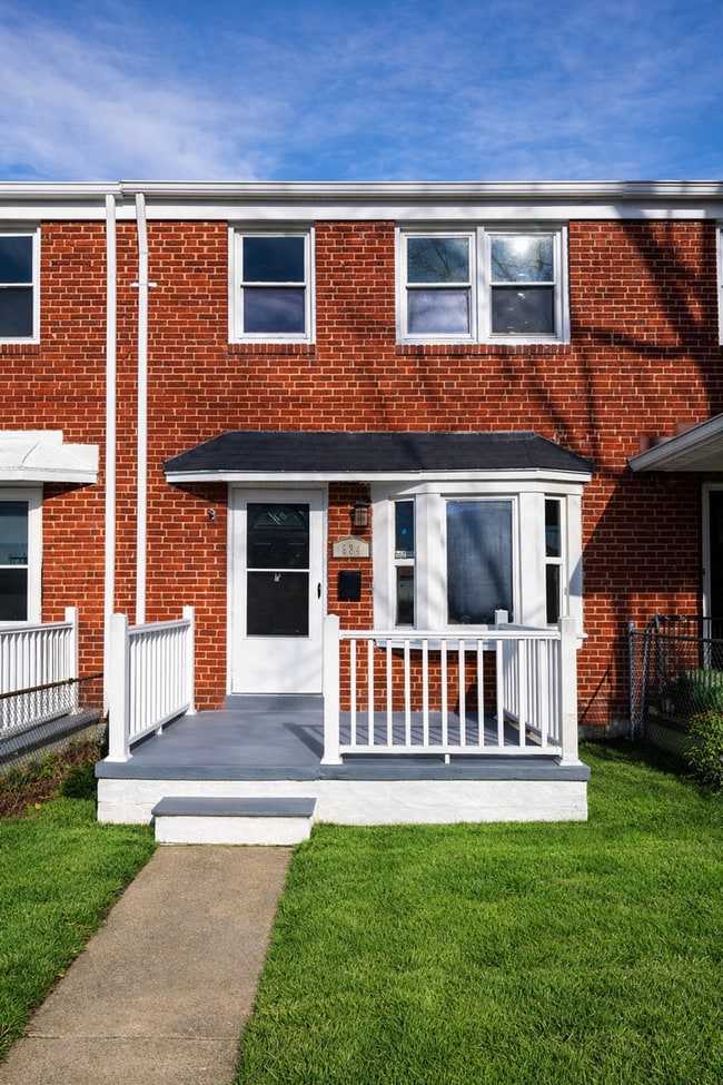 Building Photo - 834 N Marlyn Ave