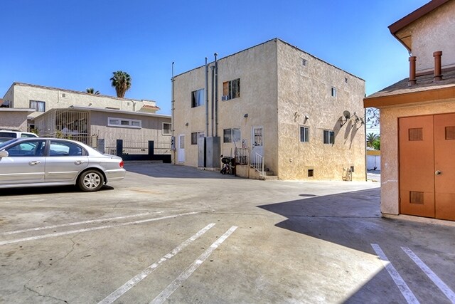 Parking - 2703 Bellevue Ave