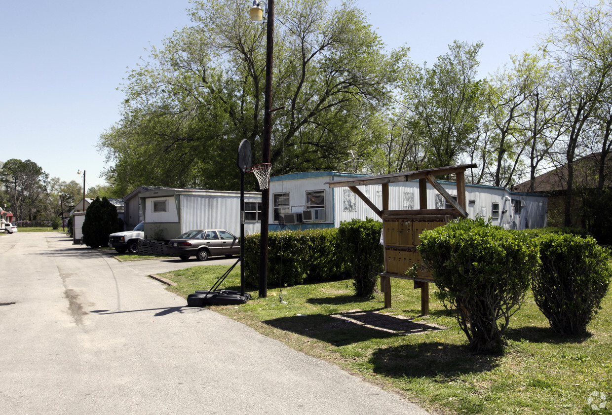 Foto del edificio - Northline Mobile Home Park