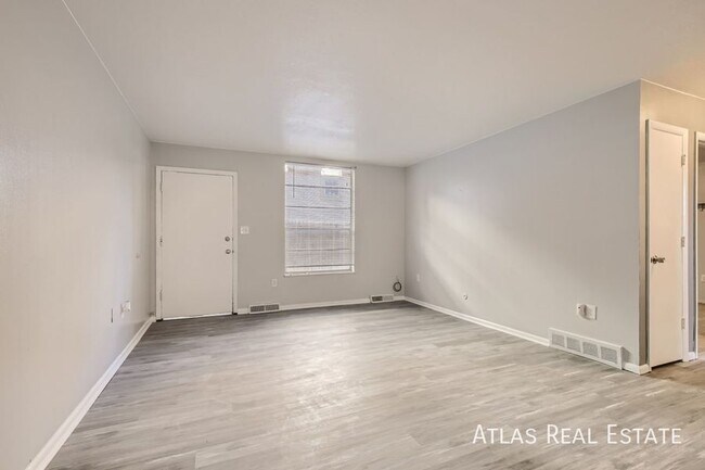 Foto del edificio - 331 N Columbine St