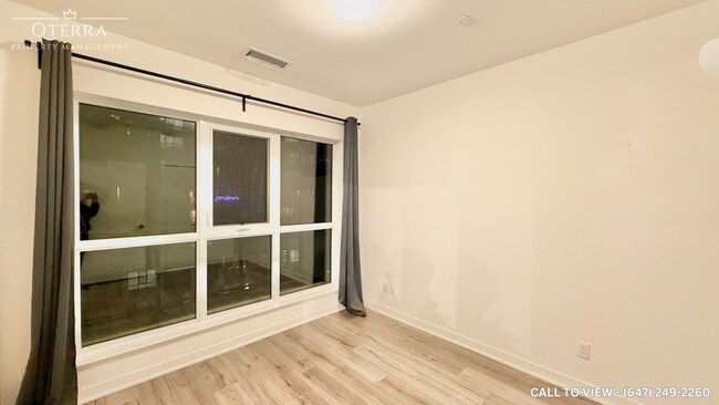 Photo du bâtiment - 405 Dundas St W