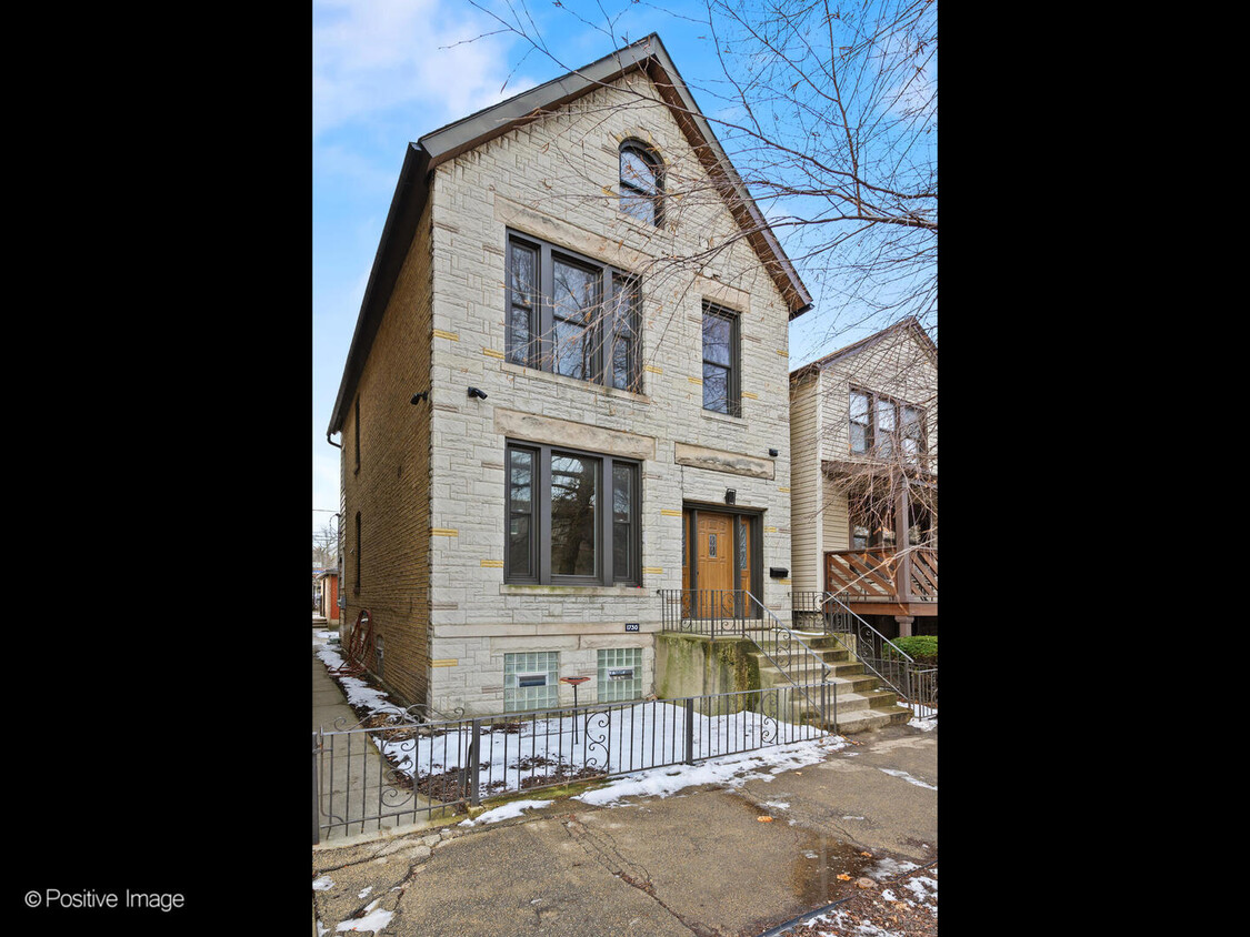 Foto principal - 1730 N Wilmot Ave