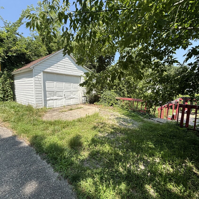 Building Photo - 1810 Coleman Ave
