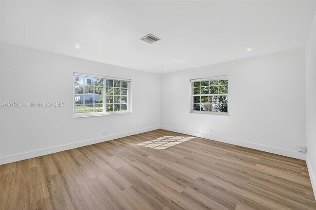 Building Photo - 11301 NW 39th St