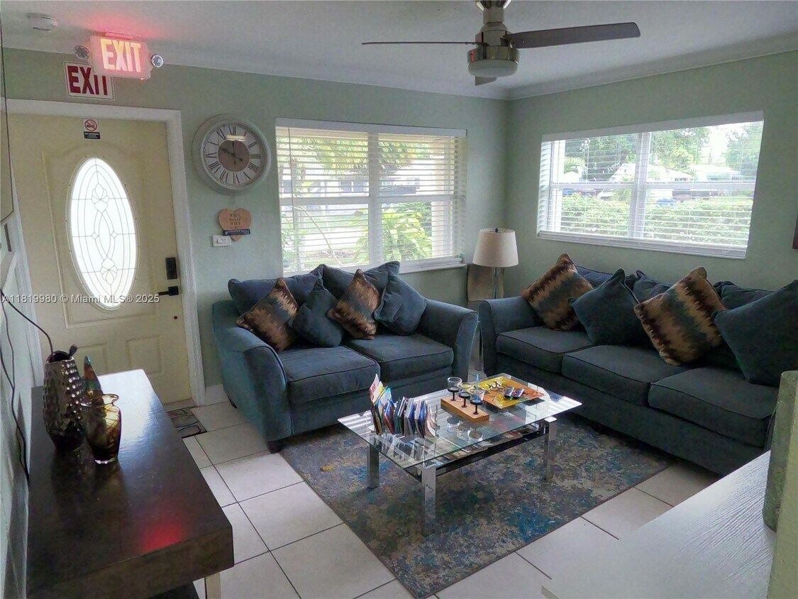Foto principal - 6101 Rodman St