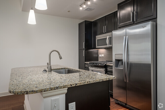 1BR, 1BA - 775SF - WaterWall Place