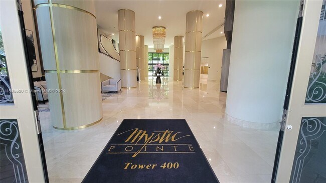 Foto del edificio - 3500 Mystic Pointe Dr