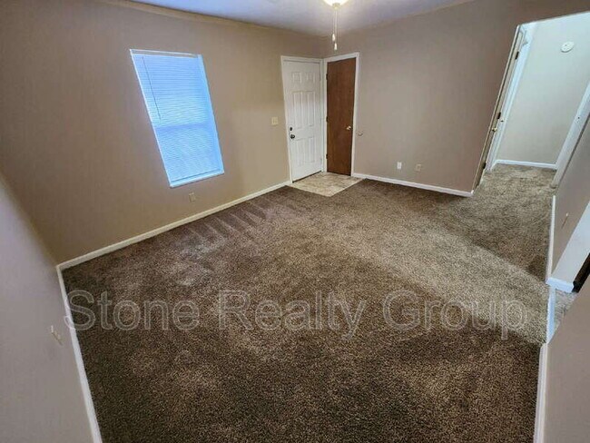 Foto del edificio - 2478 E Clayton Dr