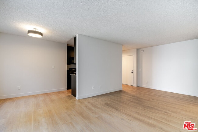 Foto del edificio - 1352 S Carmelina Ave