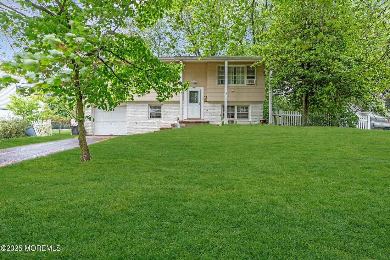 Foto principal - 150 Susan Dr