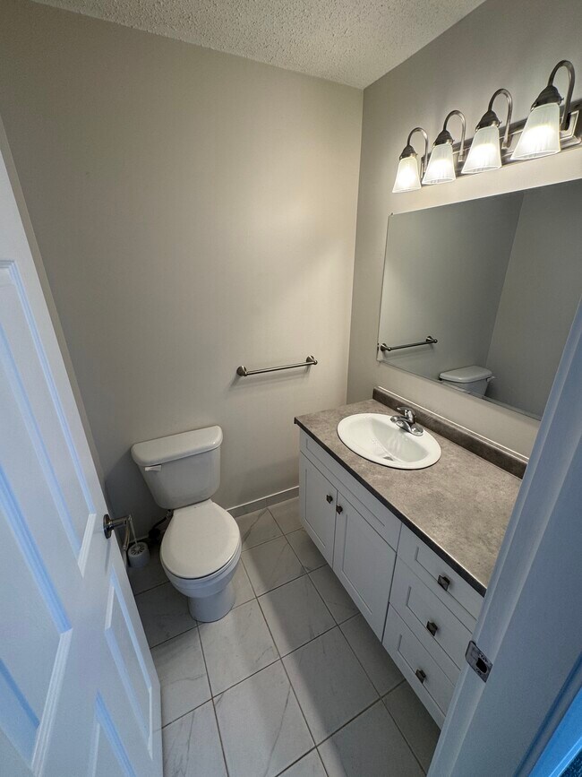 Photo du bâtiment - 1634 Crescent View Dr