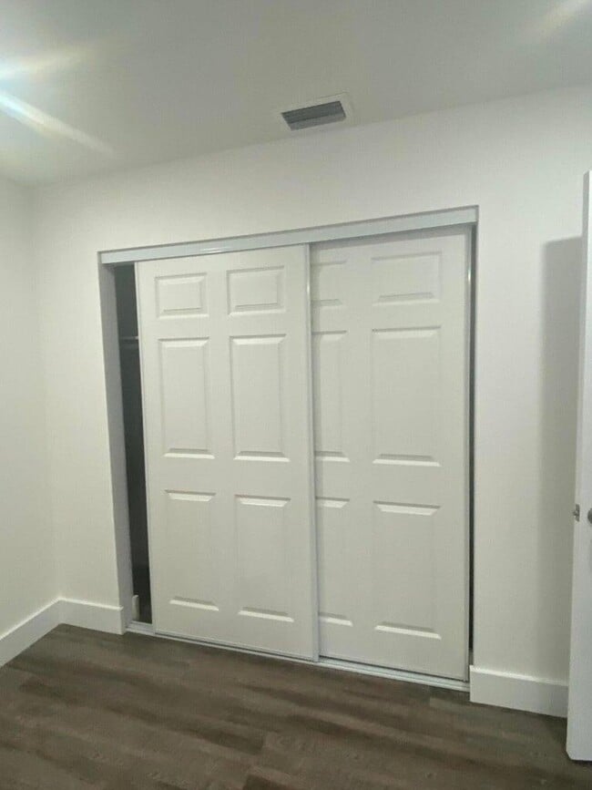 Building Photo - 4683 Hairland Dr