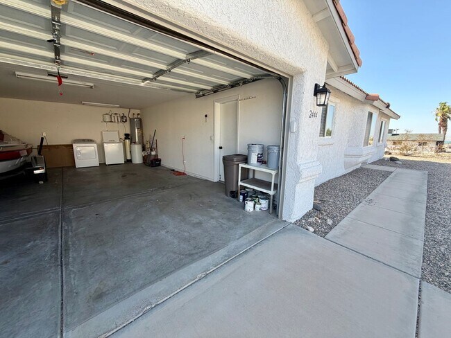 Foto del edificio - 2444 Beverly Glen Dr