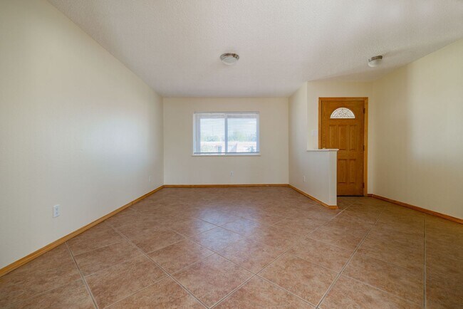 Building Photo - Newly Remodeled Single Level Home Availabl...